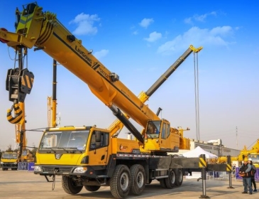 CẨU TỰ HÀNH BÁNH LỐP, BÁNH XÍCH TỪ  30-200 TẤN