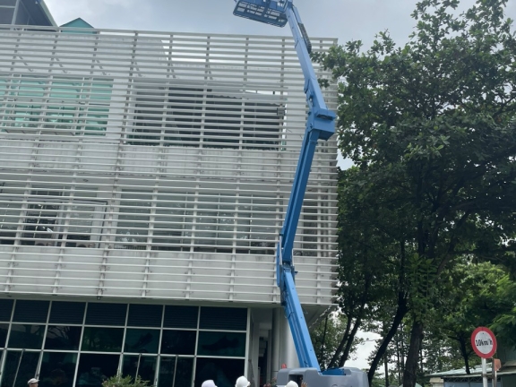 XE NÂNG NGƯỜI